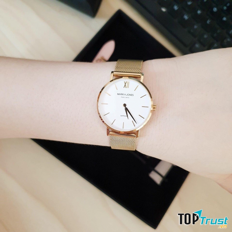 Đồng hồ thời trang là món quà yêu thích của nhiều bạn trẻ