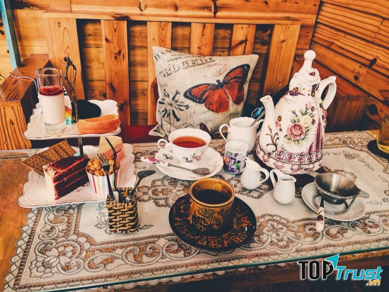 Đồng hoa - Cafe & bánh ngọt