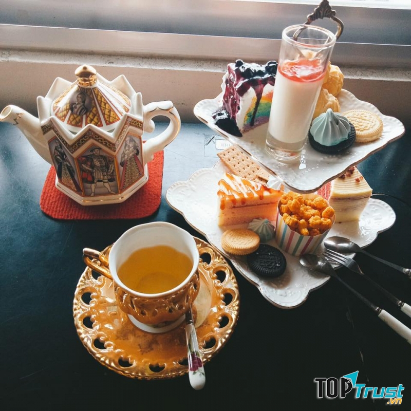 Đồng Hoa chính là quán bánh trà đầu tiên mang trà và bánh phong cách châu Âu