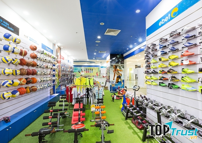 Tưng bừng mua sắm, lựa đồ tại Động Lực Group