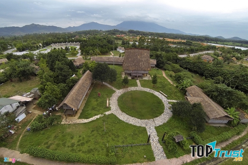 Làng văn hóa các dân tộc ở Đồng Mô