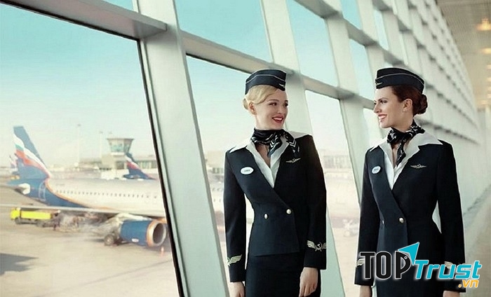 Bộ đồng phục màu xanh đen trông thanh lịch và tinh tế