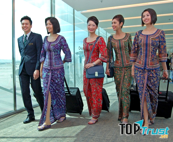 Những cô nàng tiếp viên hàng không yêu kiều trong bộ đồng phục