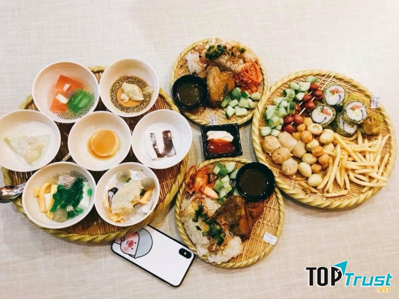 Mẹt chè, đồ ăn vặt của quán