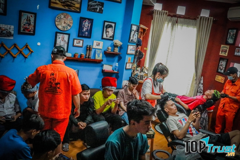 Đông Tây barber shop Gia Lai