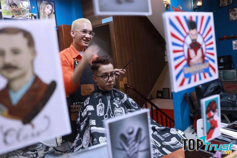 Đông Tây Barbershop