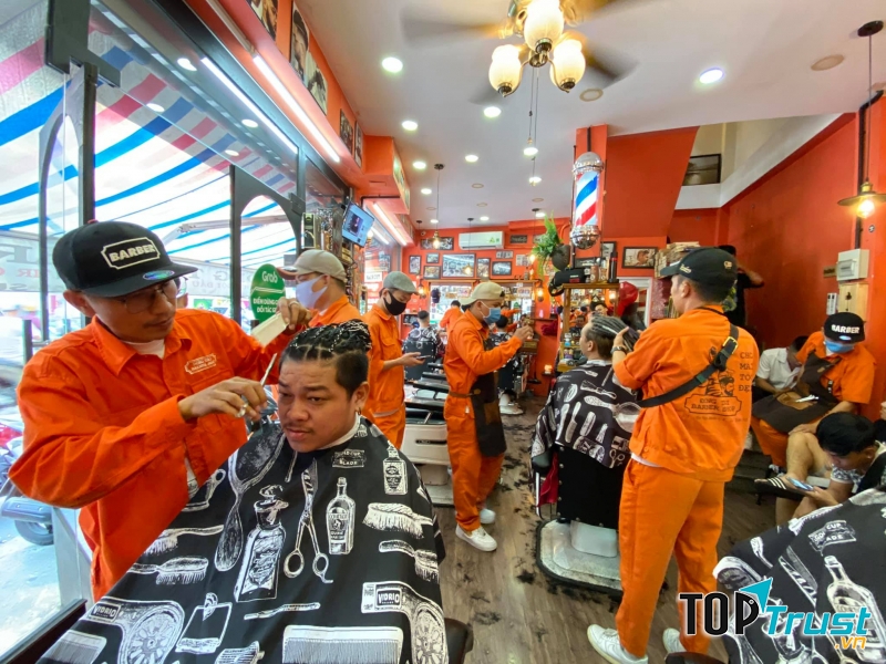Đông Tây Barbershop