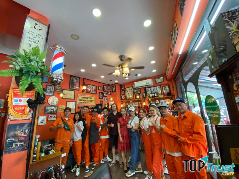 Đông Tây Barbershop