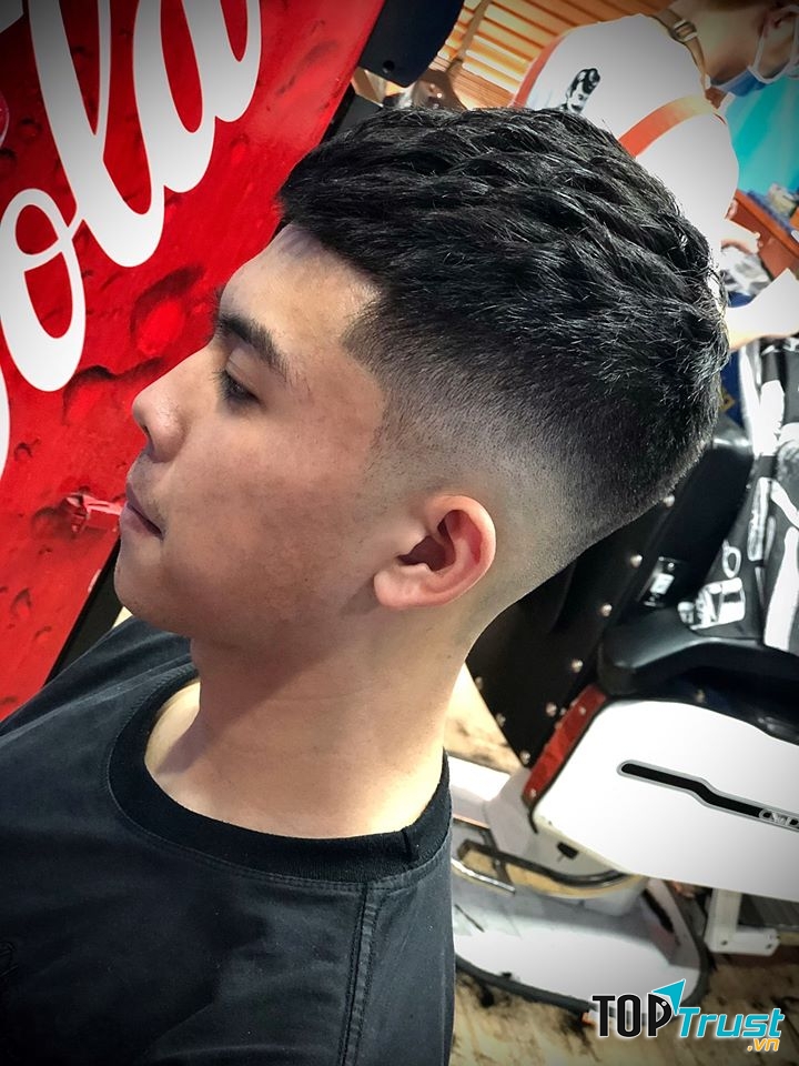 Đông Tây Barbershop