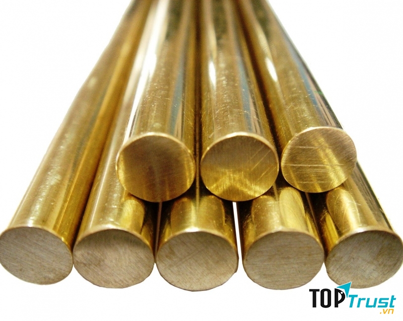 Với giá thành rẻ và độ lấp lánh sáng bóng như vàng nên đồng thau thường được dùng để chế tạo các đồ trang sức có giá trị thấp.