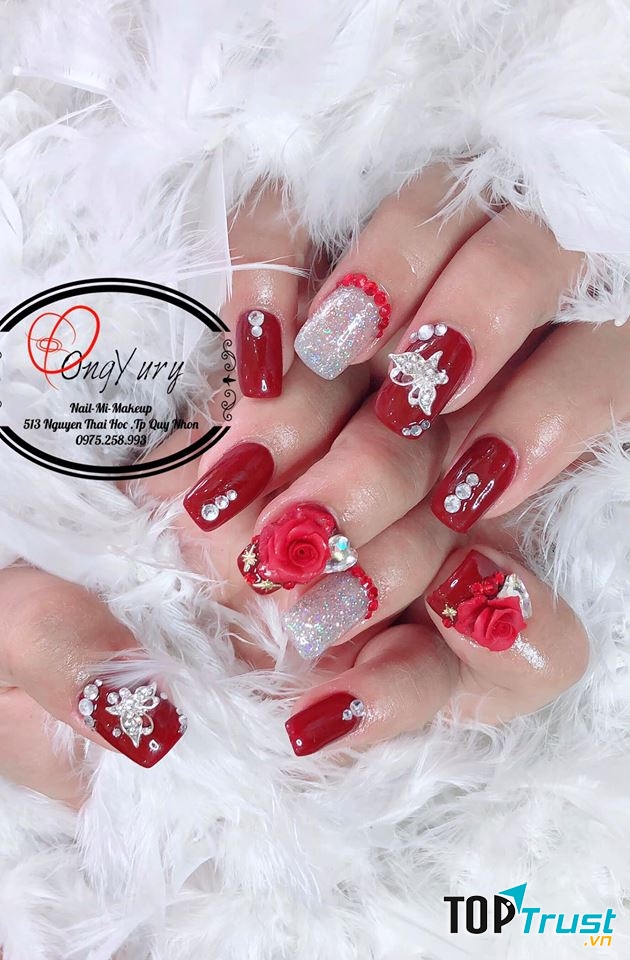 Đông Yury Nail