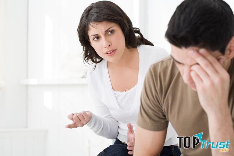 Luôn tỏ thái độ bực tức