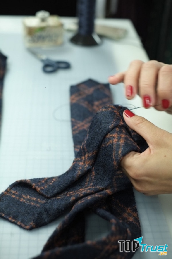Cà vạt Drake’s được làm thủ công