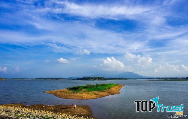 Khu du lịch Suối Hai