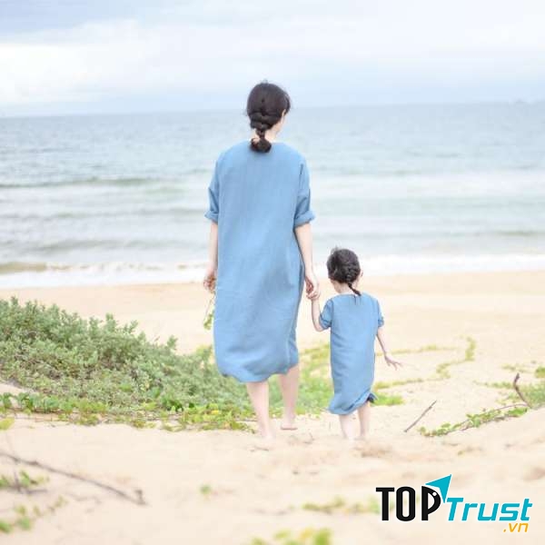 Đi du lịch cùng nhau.