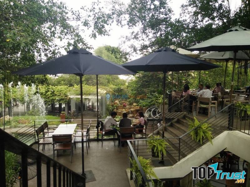 Điểm đặc biệt của Du Miên Garden coffee là những “ngôi nhà gỗ” trên cây cổ thụ - một không gian mới lạ