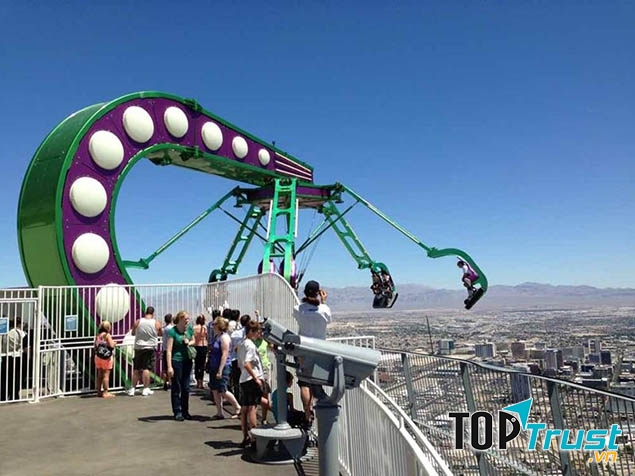 Đu quay được thiết kế treo lơ lửng trên không trung