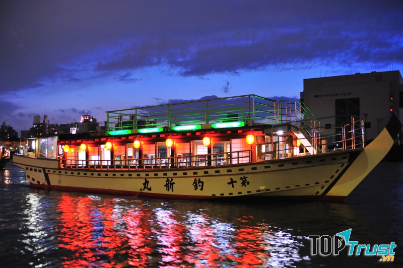 Du thuyền Yakatabune trên sông Sumida, Tokyo