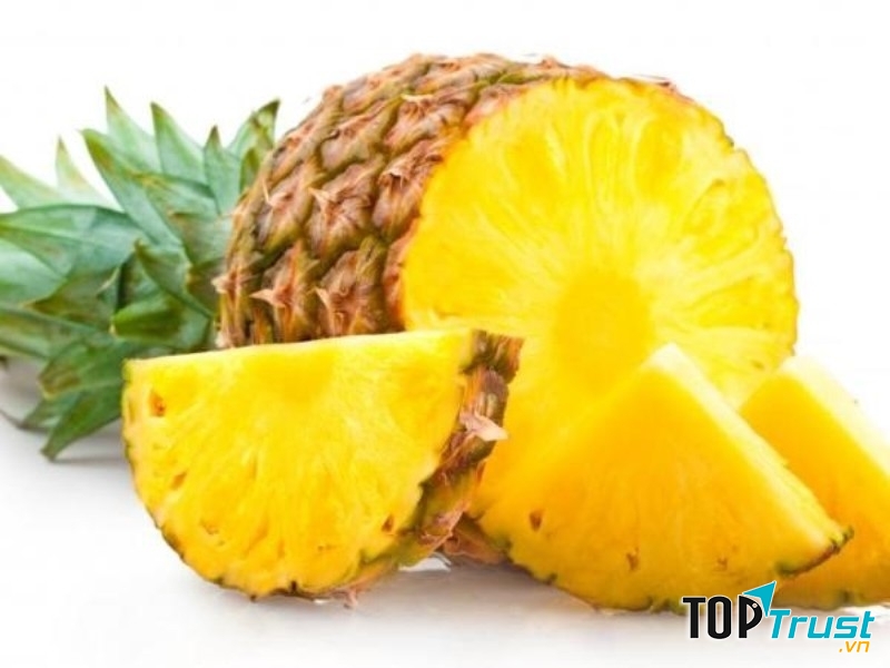Dứa tươi giúp cho cơ thể không bị mất nước