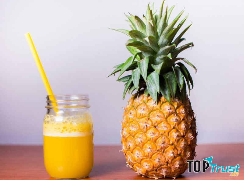 Dứa có chứa bromelain tác dụng làm mềm tử cung gấy co tử cung