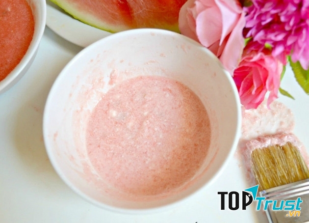 Hỗn hợp dưa hấu và sữa dưỡng da cực tốt.