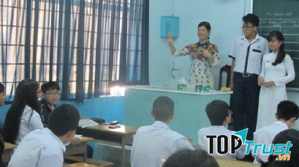 Đưa văn vào với đời sống hơn