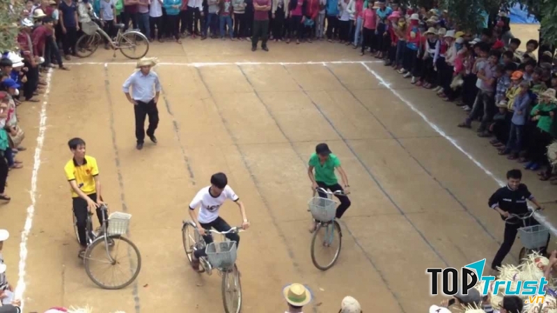 các tay đua tranh tài