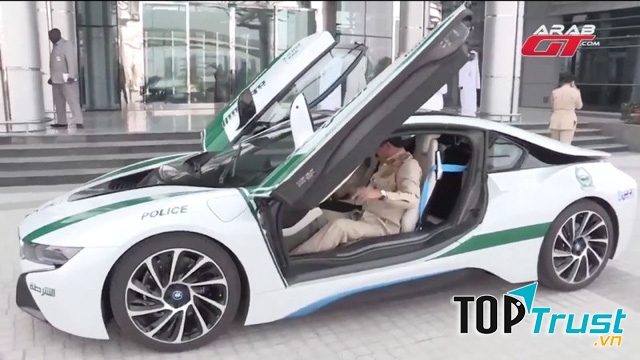 BMW i8 có giá lên đến 150.000 USD