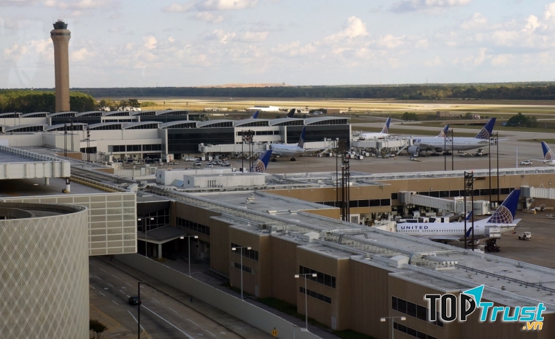Bạn sẽ rất muốn nhìn thấy sân bay ở Houston sau một trong những chuyến bay dài nhất thế giới như thế này.