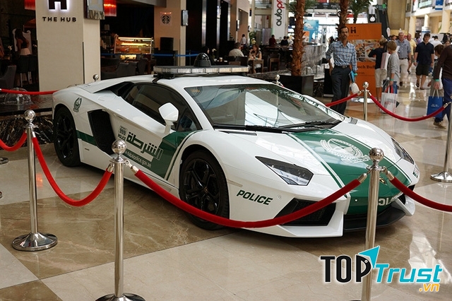 Lamborghini Aventador của cảnh sát Dubai