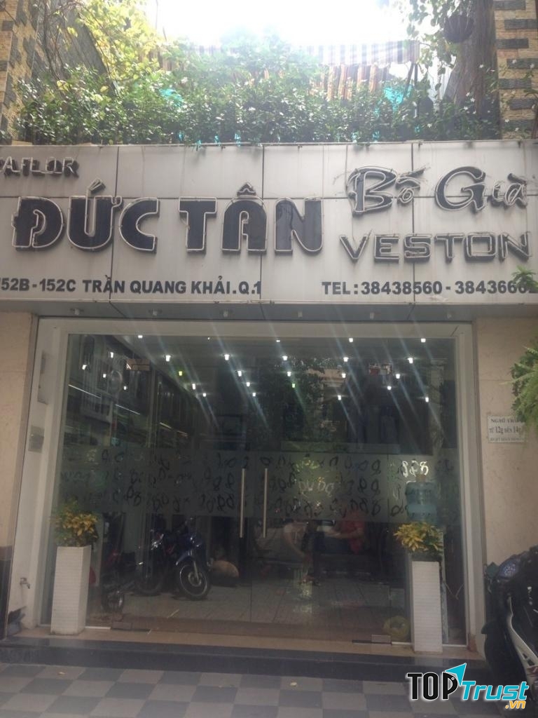 Tiệm may Đức Tân đã trải qua hai thế hệ với hơn 60 tuổi