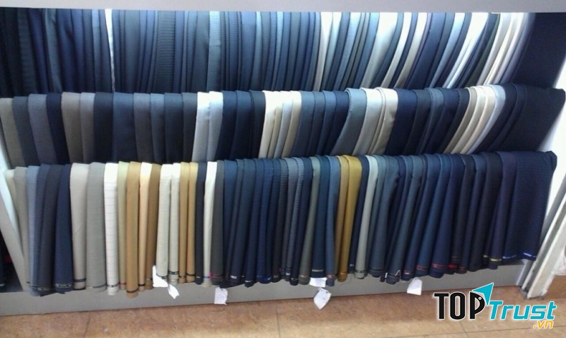Vest may ở đây được đo, cắt, may tỉ mỉ và cẩn thận