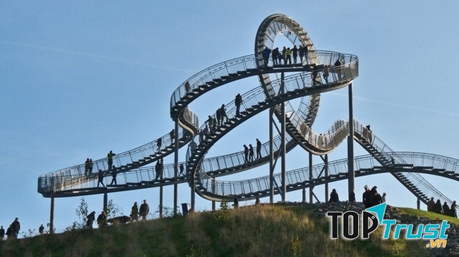 Cầu thang đi bộ Rollercoaster