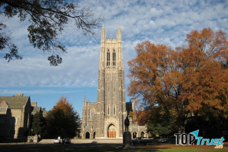 Duke University là trường đại học nghiên cứu tư thục được thành lập năm 1924 tại Durham, ở phía Bắc Carolina