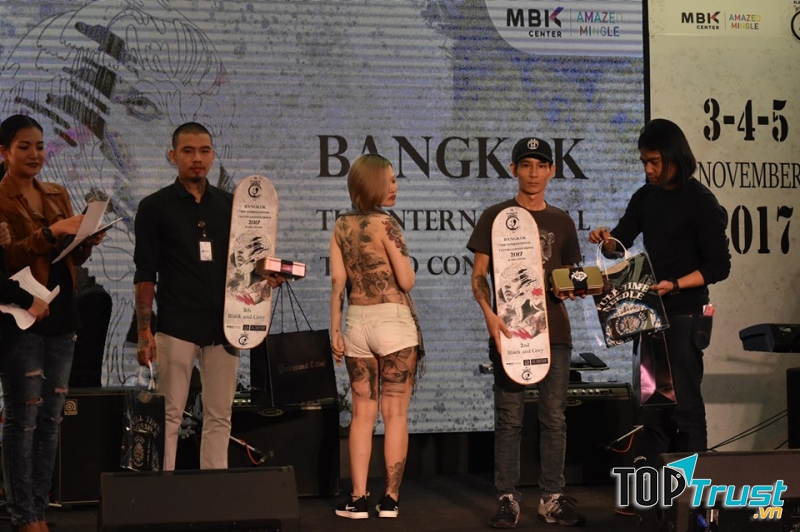 Dung Black Tattoo Group