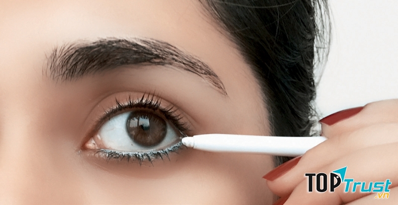 Dùng chì trắng kẻ viền mí