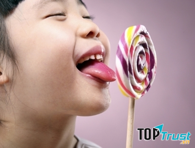 Không nên cho trẻ ăn vặt nhiều lần trong ngày