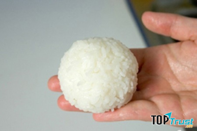 Cơm nóng hoặc xôi nóng giúp sữa nhanh chín và thơm