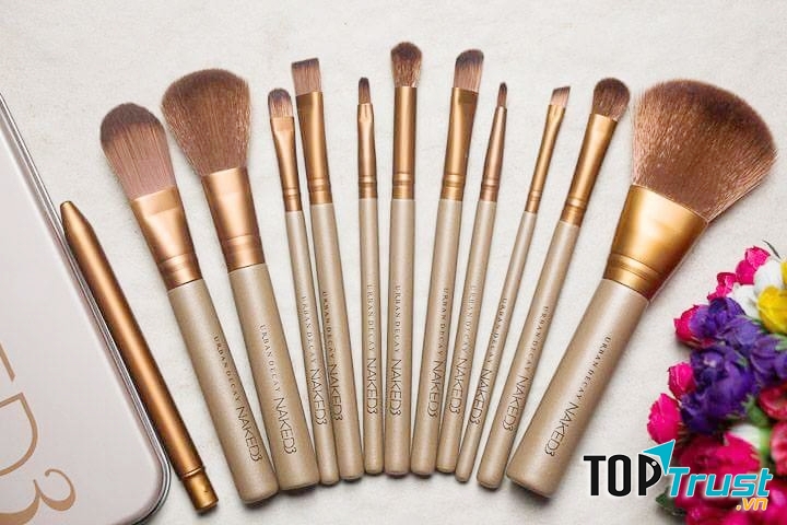 Cọ trang điểm rất dễ dính vi khuẩn