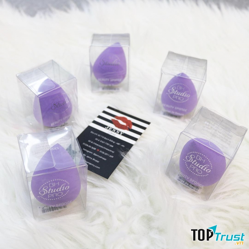 Nên bảo quản mút trang điểm trong hộp đựng riêng để tránh bám bụi bẩn