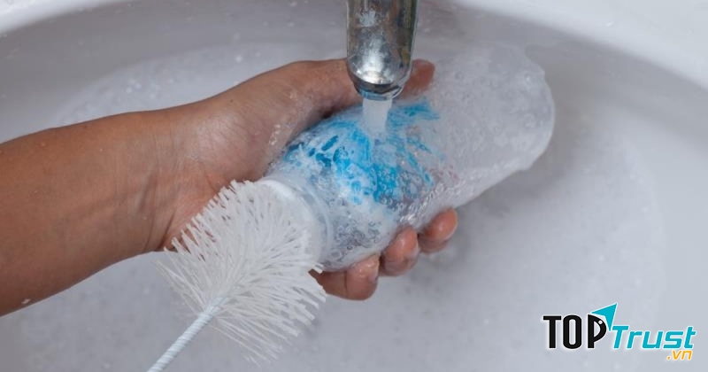 Cây rữa bình sữa em bé