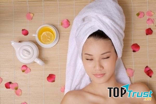 Dùn dầu dừa để dưỡng tóc giúp tóc không bị khô sơ