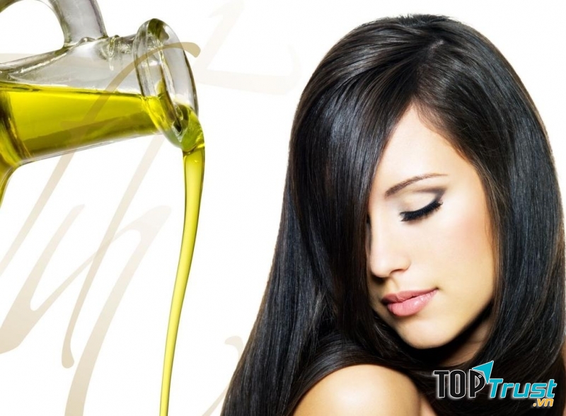 Dùng dầu dừa để  trị gàu và rụng tóc