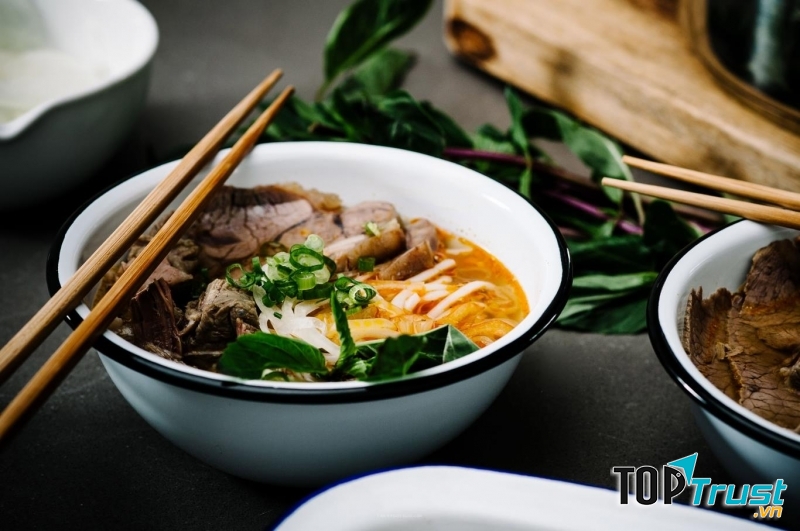 Dùng đũa trong mọi món ăn