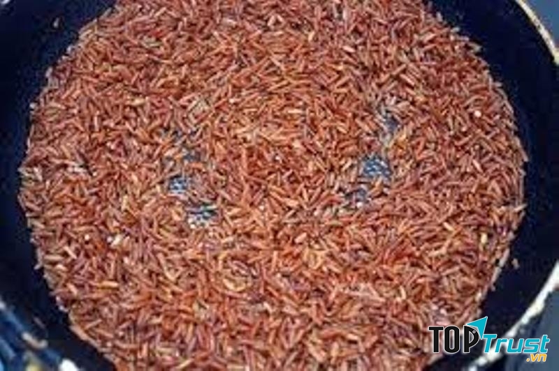 Dùng gạo lứt rang