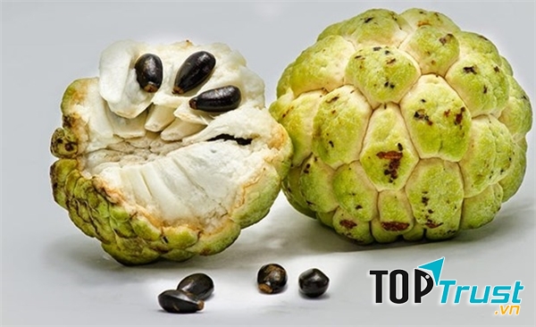 Dùng hạt Na (hoặc hạt mãng cầu)