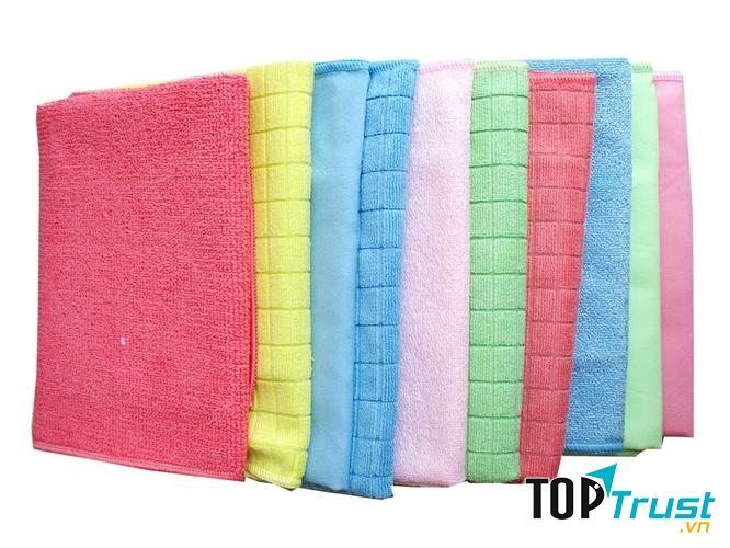 Dùng khăn microfiber lau màn hình