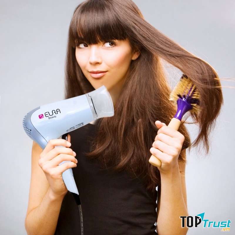 Chải tóc và sấy lại cho tóc bồng bềnh
