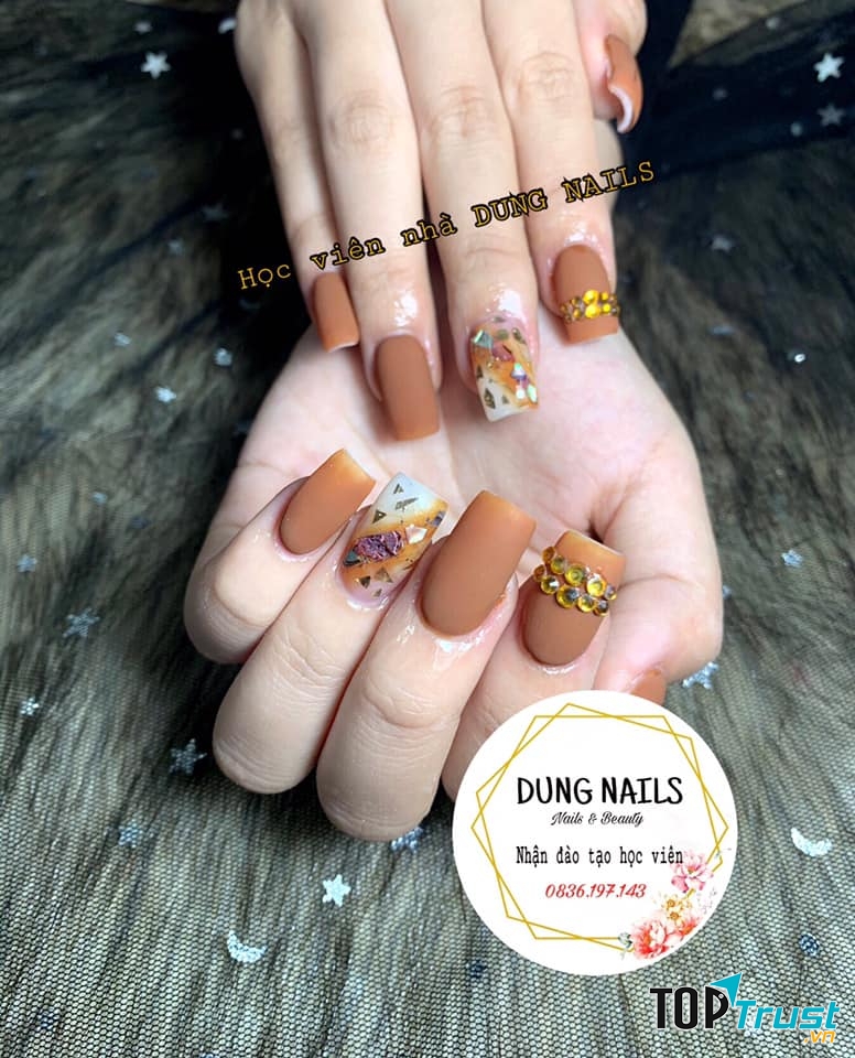 Dung Nail