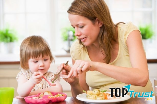 Khi bé thích món ăn, bé ăn rất hào hứng